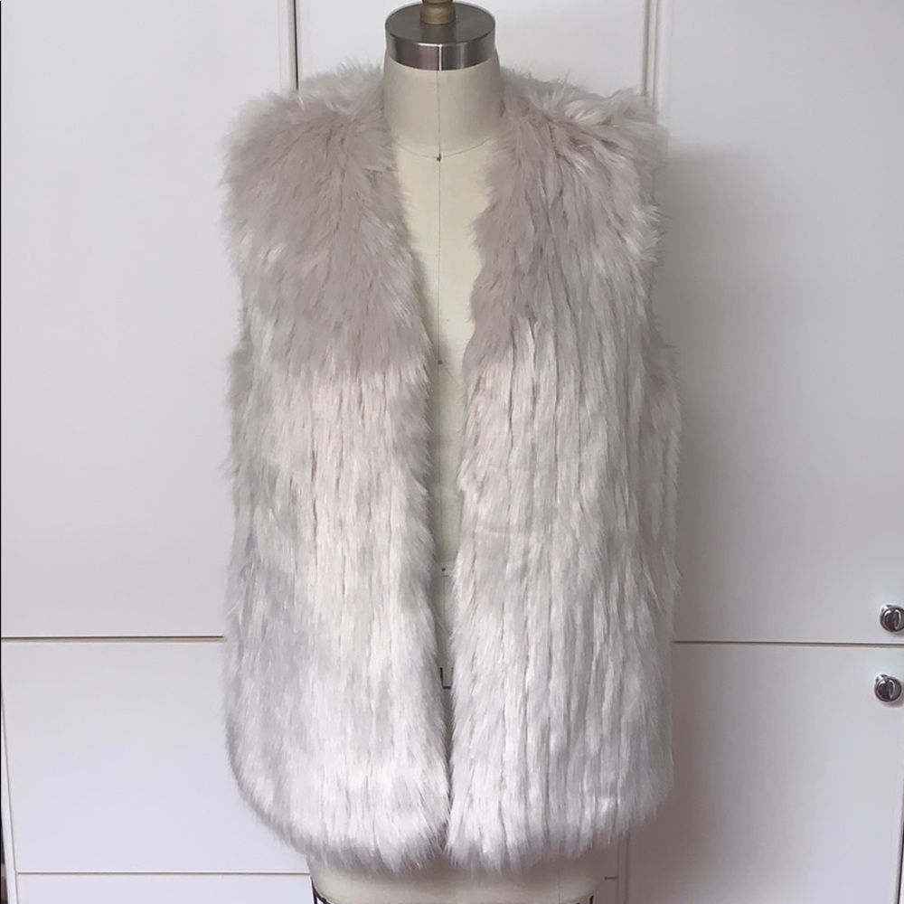 NWT Heartloom Dove/Ivory Faux Fur Vest - S